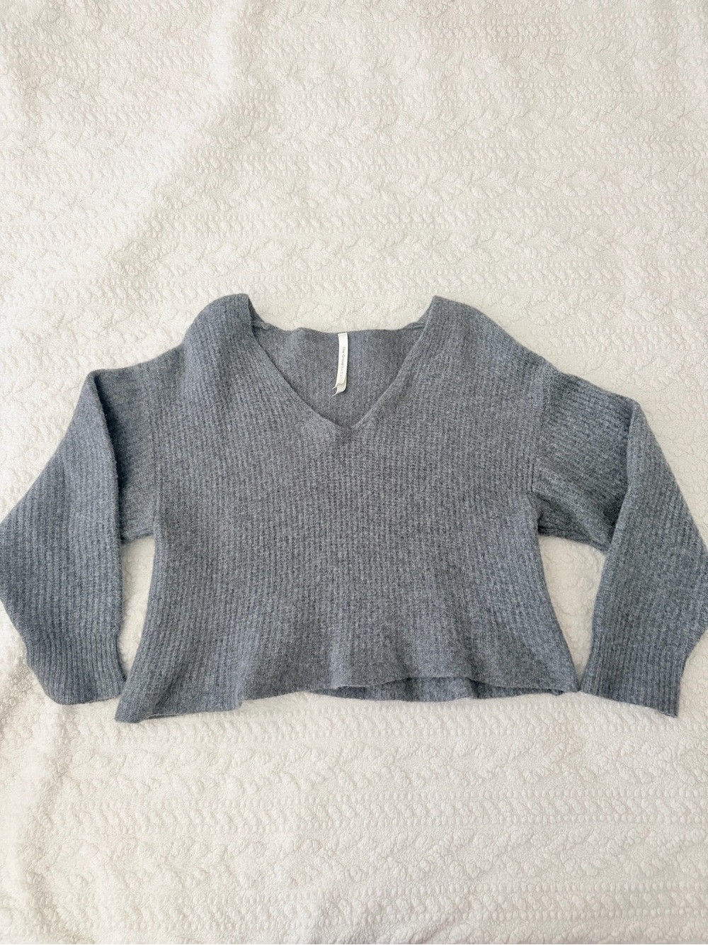 Aritzia V-Neck Cropped Ribbed Knit Women's Sweater - Gray
